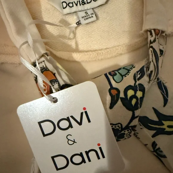 DAVI & DANI Cream Hoodie with Patterned Scarf Drawstrings - Picture 5 of 7